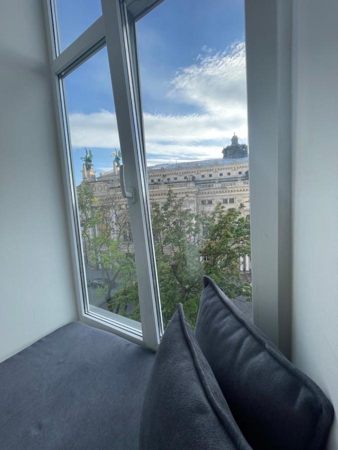 Apartment With The View Of The Opera House Lviv Dış mekan fotoğraf